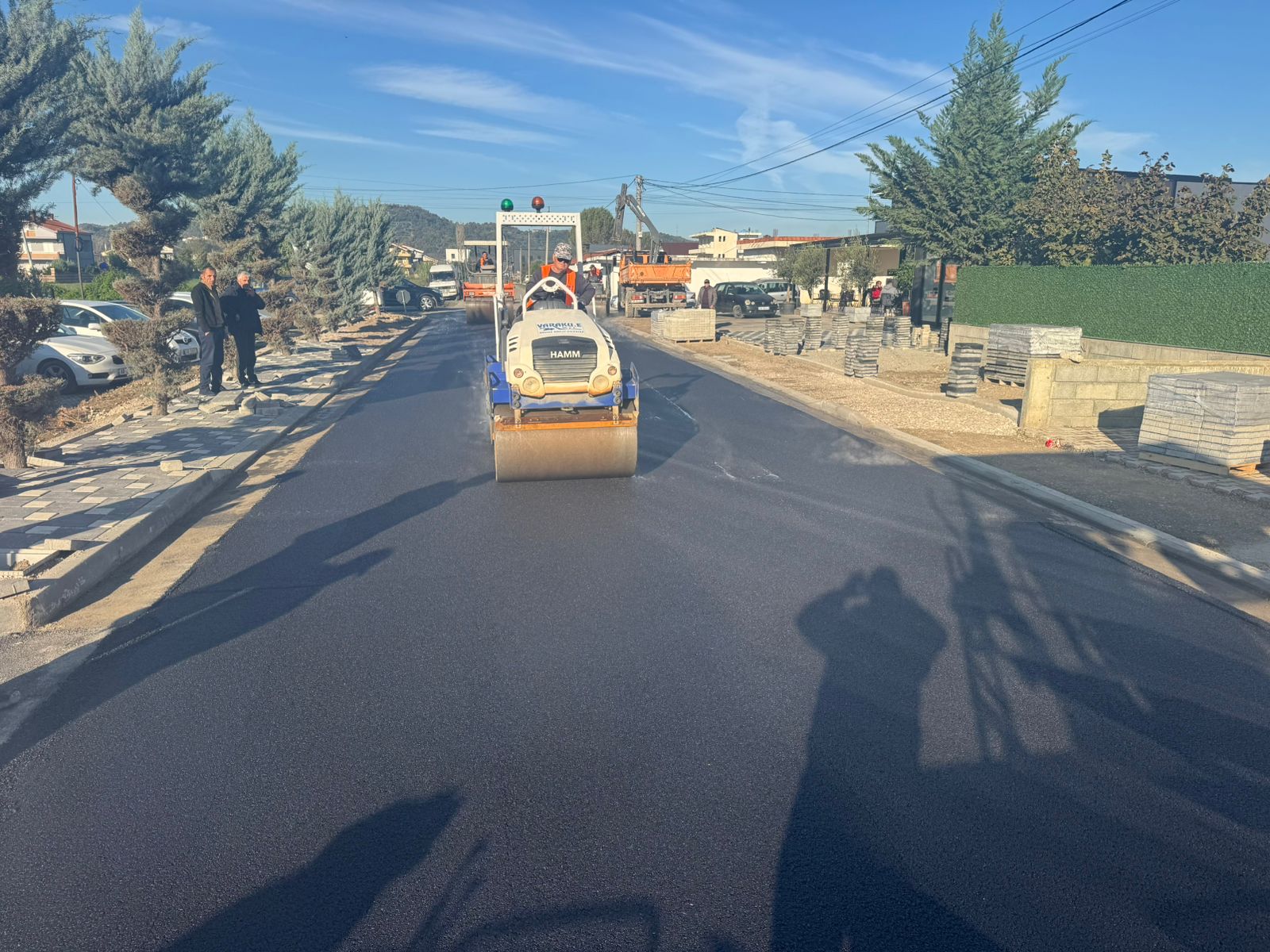 Bashkia Kamez Rikonstruksion I Rruges Nene Tereza